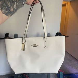Large coach tote bag